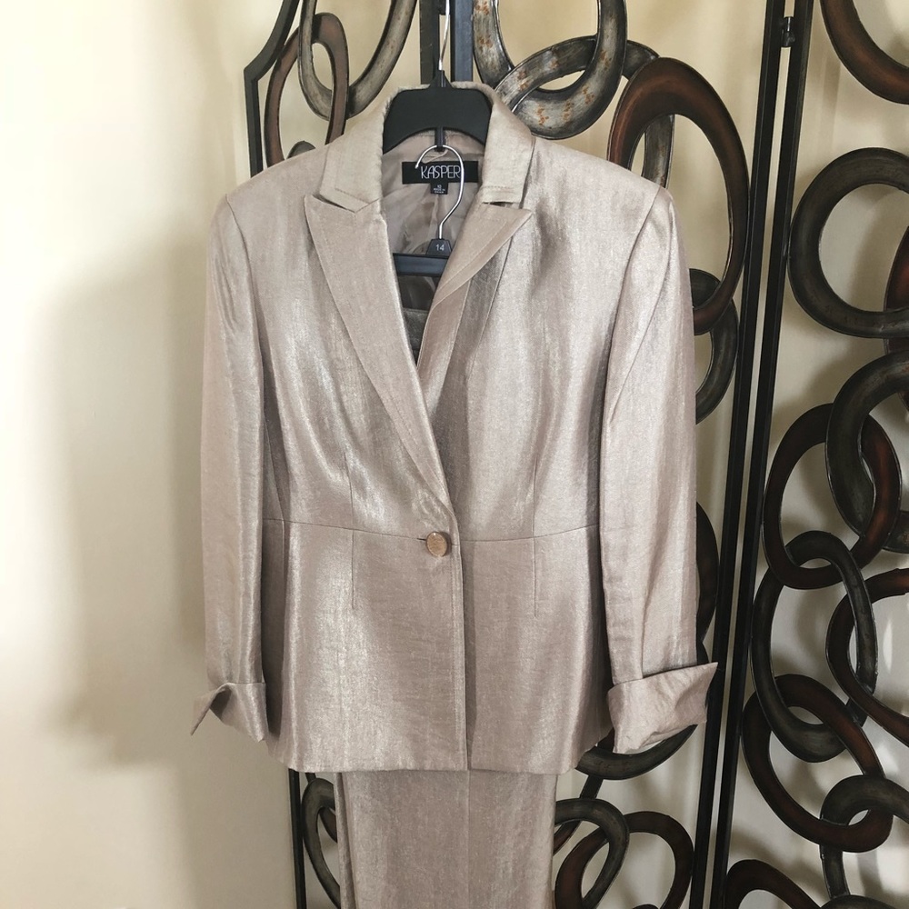 Pant suit